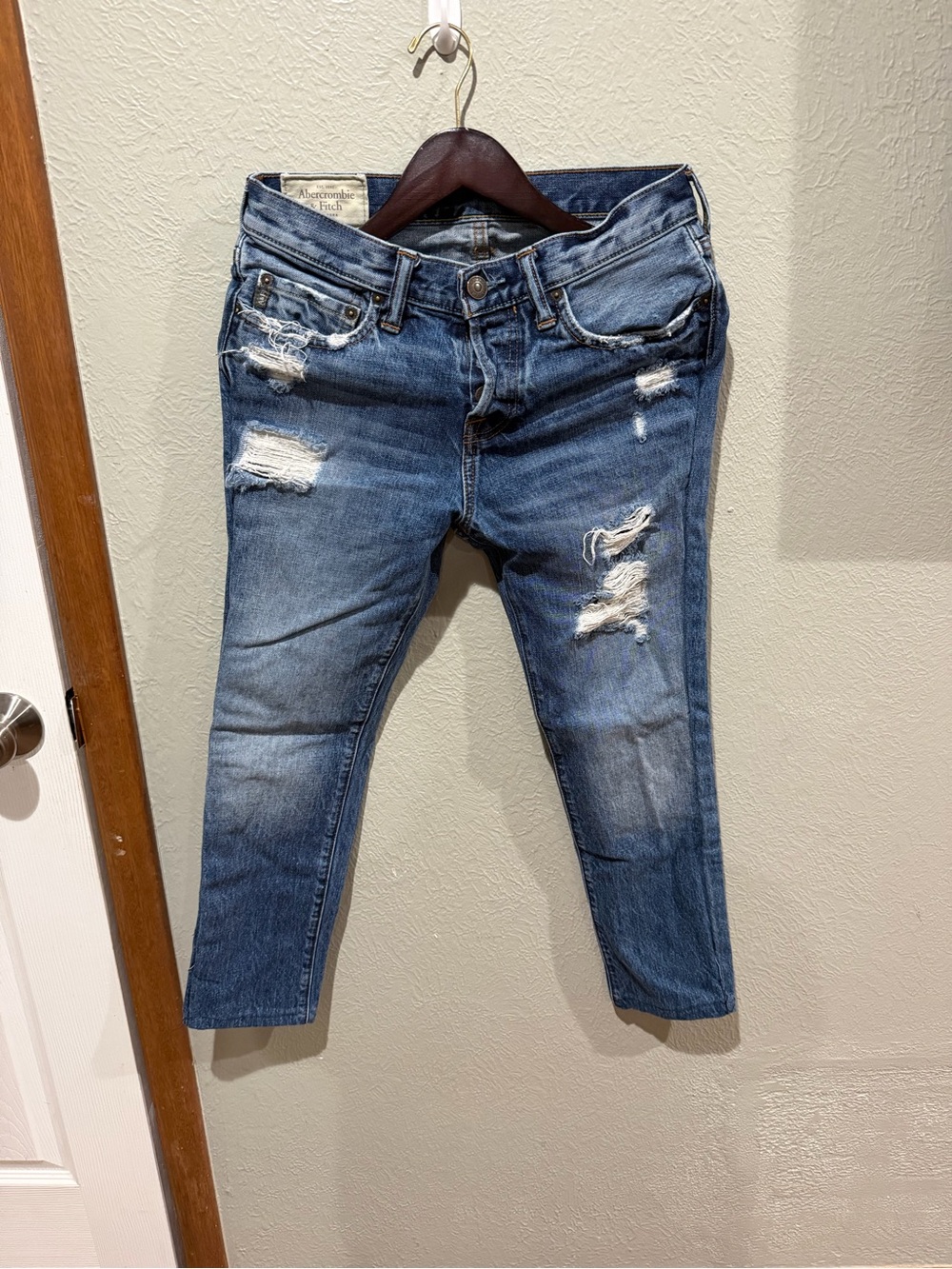Abercrombie & Fitch Ripped Medium Blue Men’s Jeans EUC Size 29x30